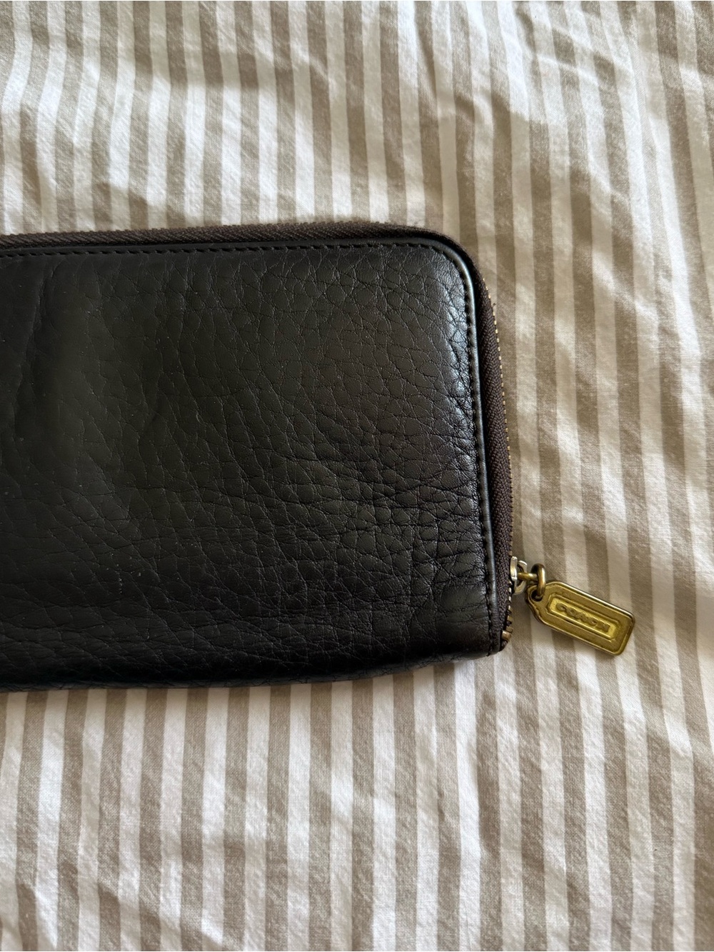 COACH | zip around leather clutch wallet